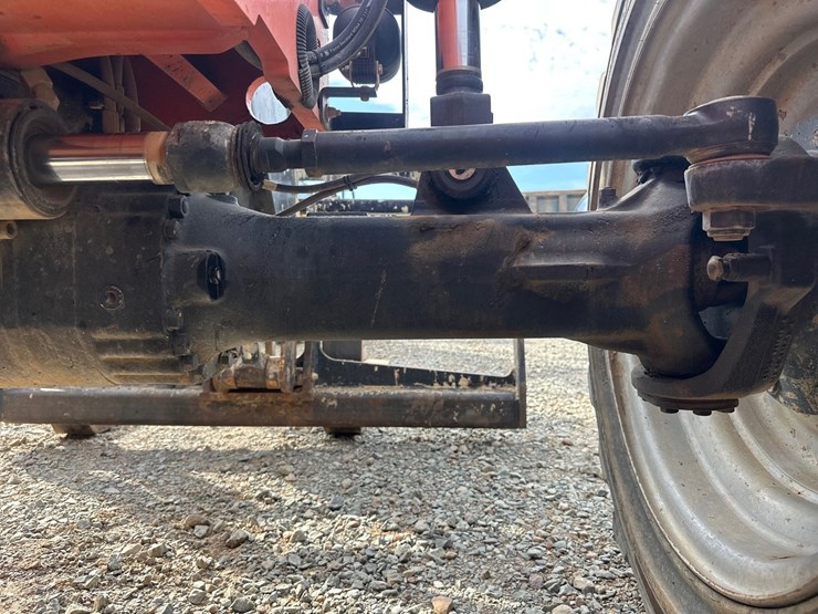 2019-jlg-8042-image-54