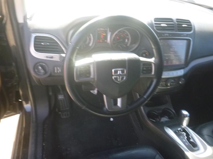 2015-dodge-journey-image-10