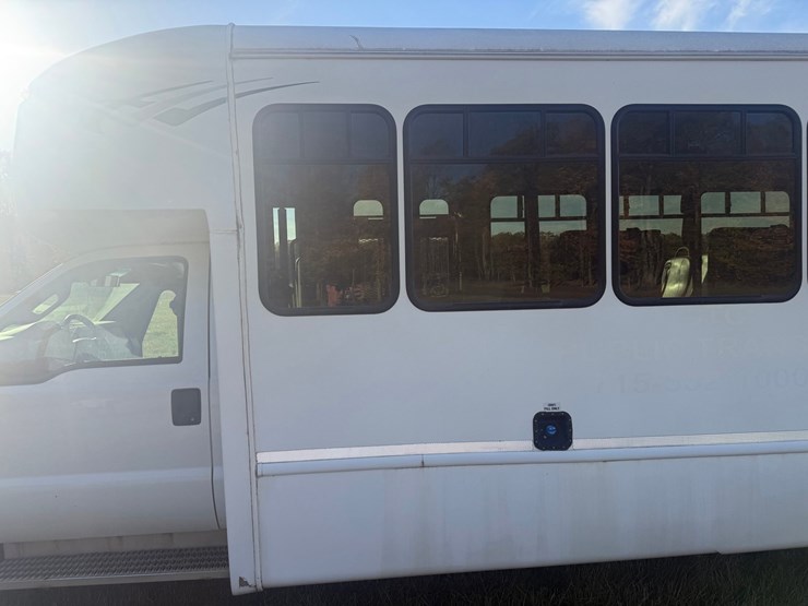 2015-ford-f550-image-21