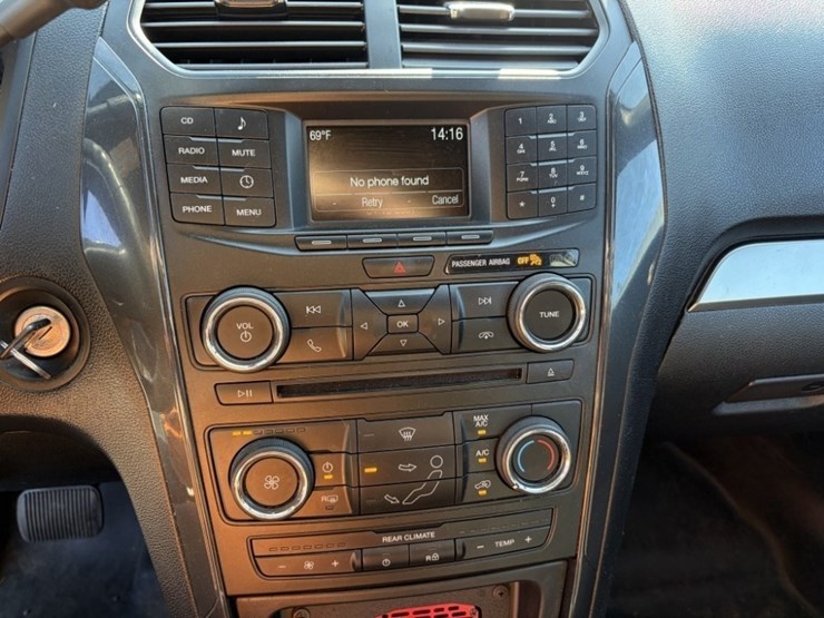 2018-ford-explorer-image-29