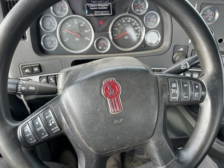 2020-kenworth-t680-image-34