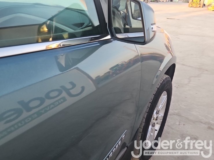 2009-chevrolet-traverse-image-35