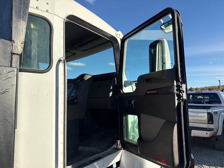 2020-kenworth-t270-image-43