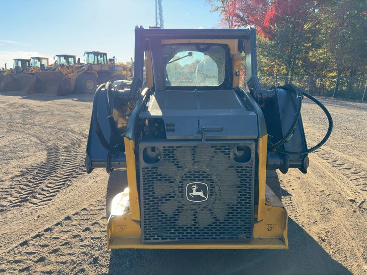 2014-deere-320e-image-4