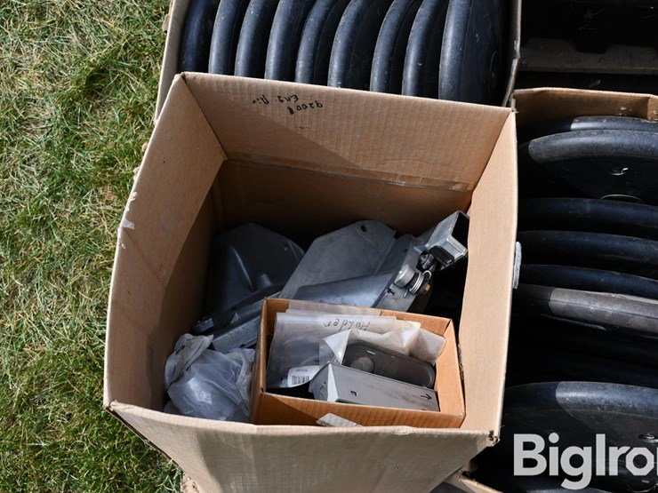 pallet-of-planter-parts-image-9