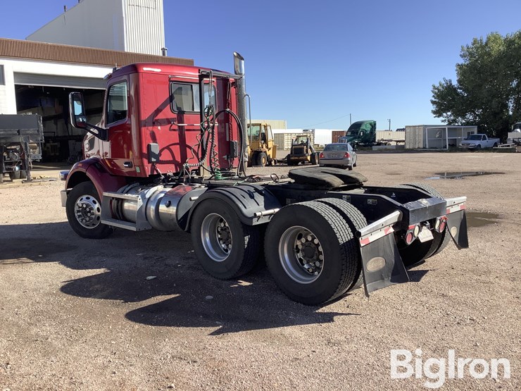 2015-peterbilt-567-image-7