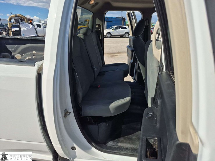 2017-dodge-1500-image-32