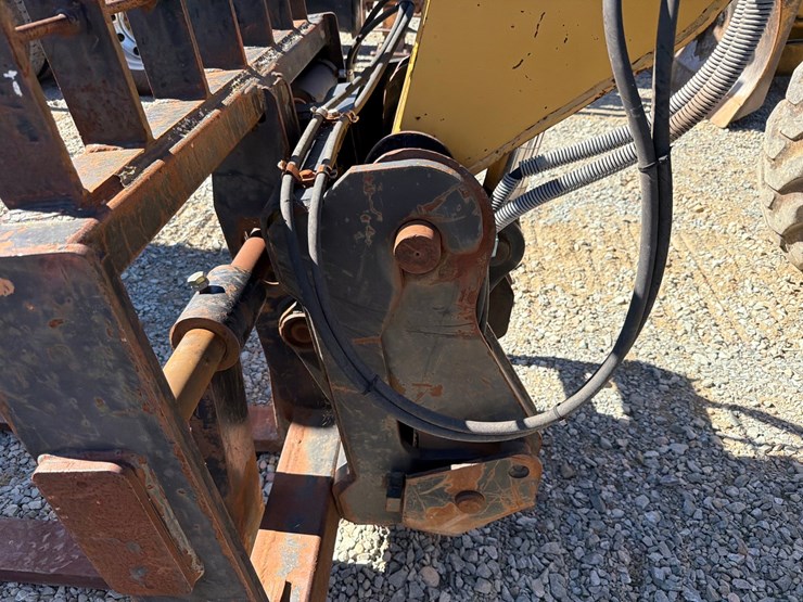 caterpillar-th360b-image-11