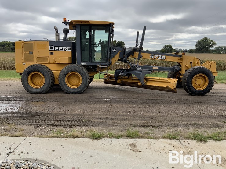 2007-deere-672d-image-4