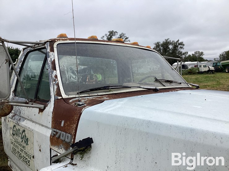 1991-ford-f700-image-14