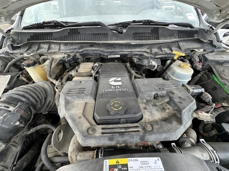 2014-dodge-3500-image-23