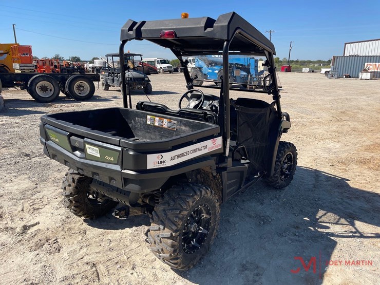 2024-john-deere-gator-image-3
