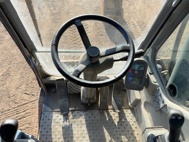 2005-volvo-ew180b-image-31