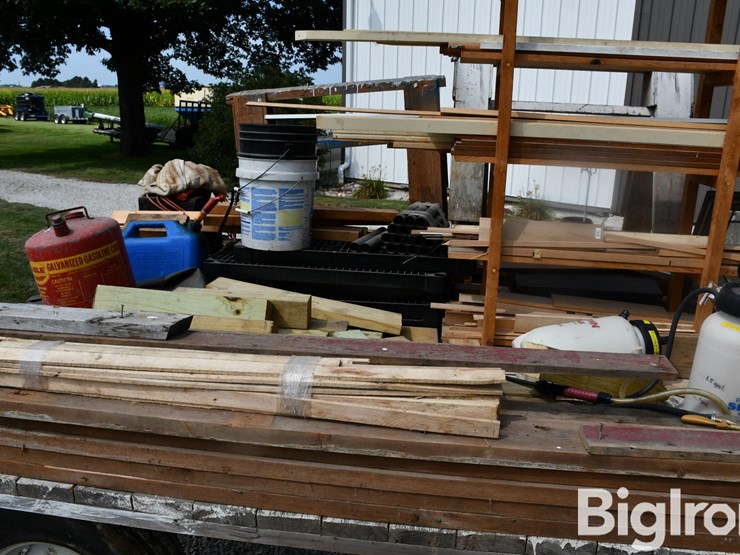 hayrack-w/-contents-image-13