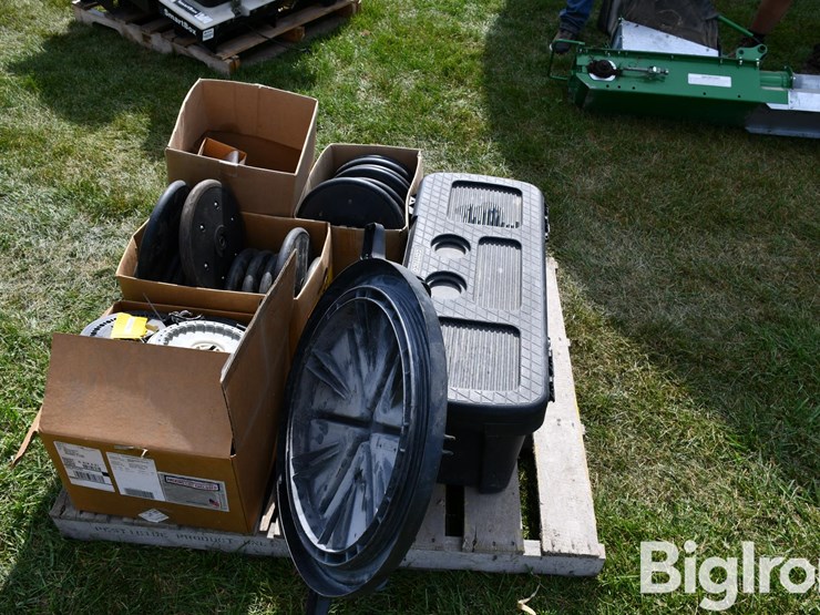pallet-of-planter-parts-image-8