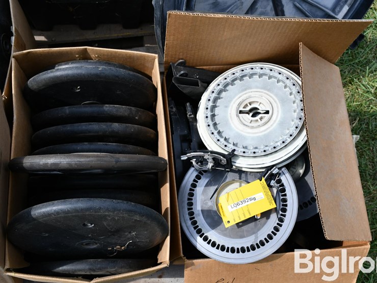 pallet-of-planter-parts-image-10
