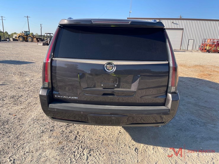 2015-cadillac-escalade-image-4