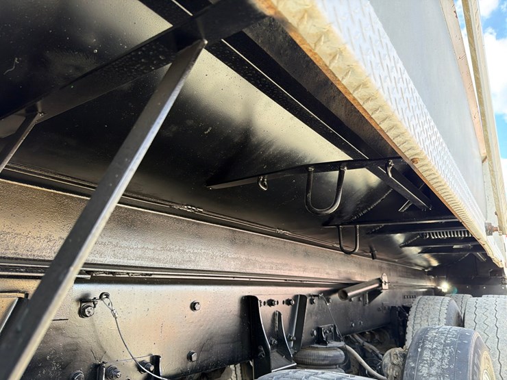 2016-kenworth-t880-image-19