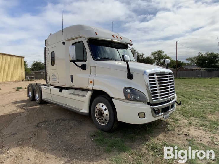 2010-freightliner-cascadia-125-image-3