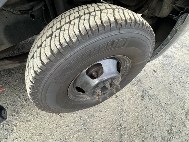 2014-dodge-3500-image-16
