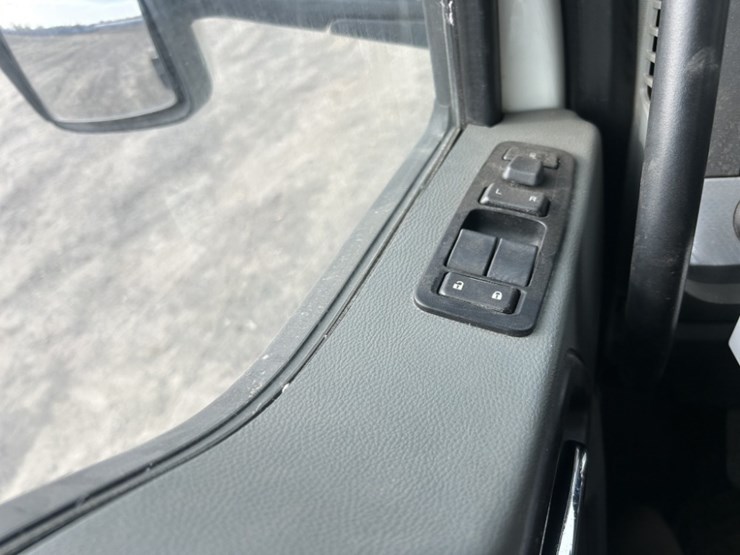 2020-kenworth-t680-image-37