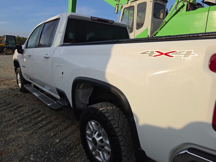 2022-chevrolet-2500-image-21