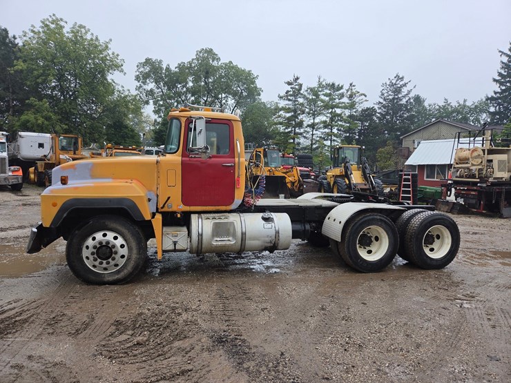 1994-mack-rd688s-image-2