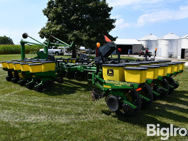 2000-john-deere-1770-image-7