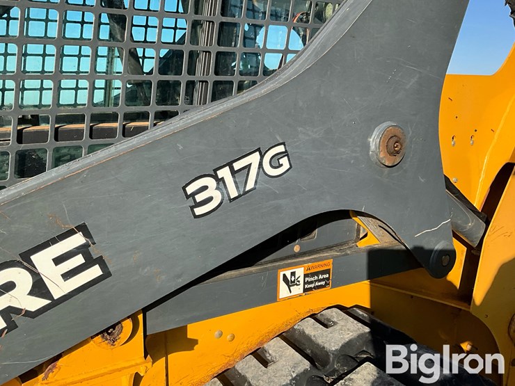 2019-deere-317g-image-11
