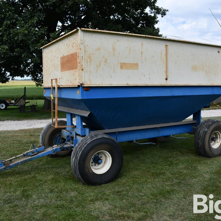 DMI 412 Gravity Wagon