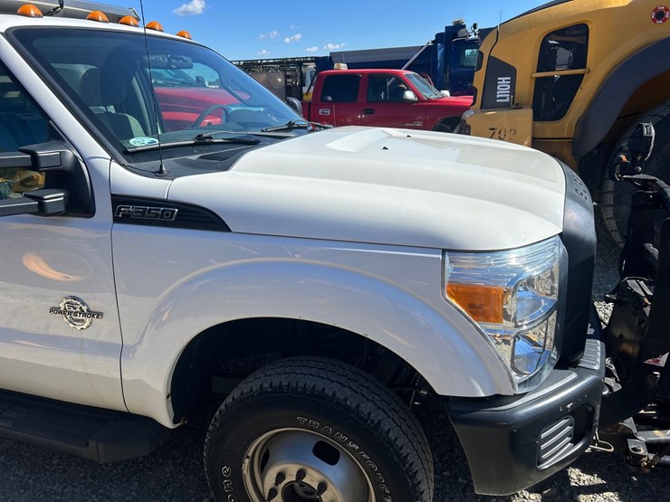 2011-ford-f350-image-26