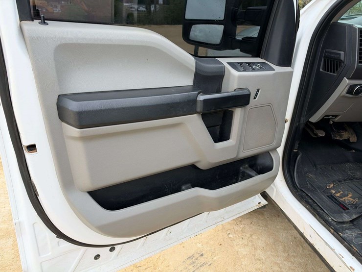 ford-f250-xl-image-9