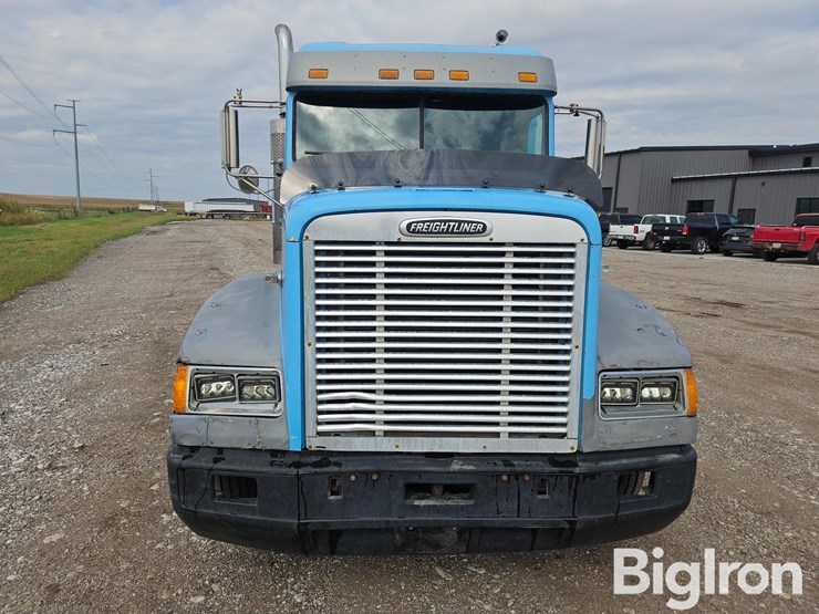 2000-freightliner-fld120-image-2
