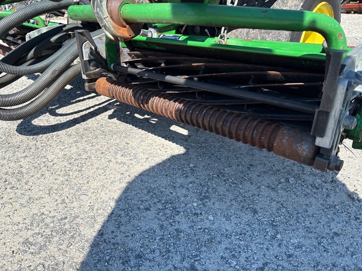 2021-john-deere-2400-image-11