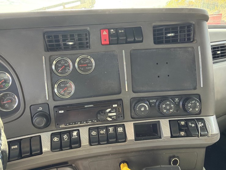 2016-kenworth-t880-image-73