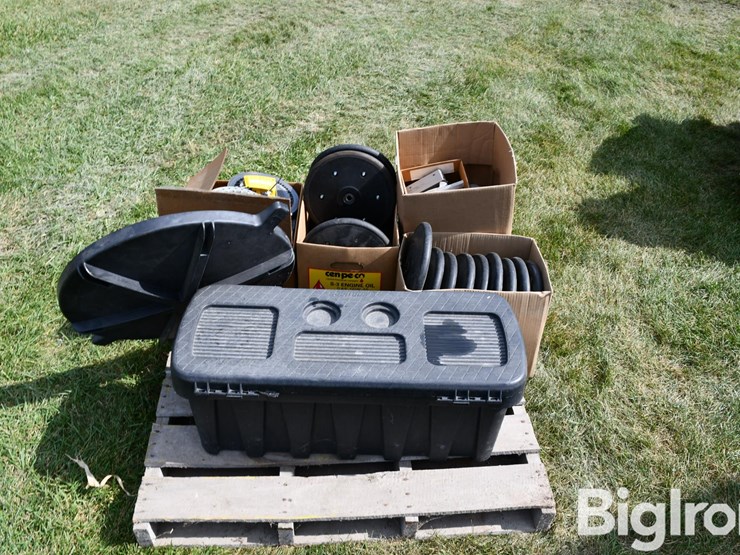 pallet-of-planter-parts-image-6