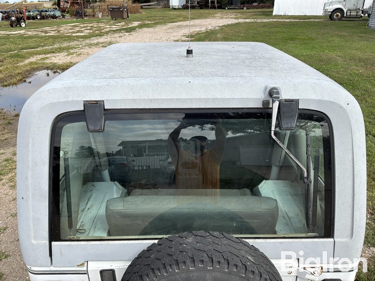 1990-jeep-wrangler-image-16