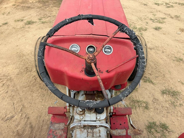 massey-ferguson-135-image-8