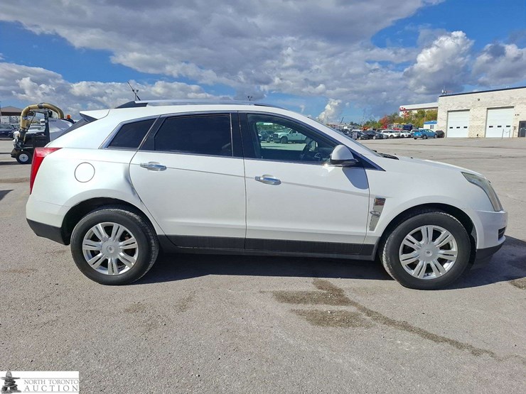 2011-cadillac-srx-image-4