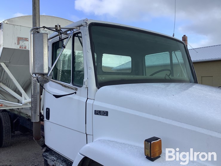1996-freightliner-fl80-image-17