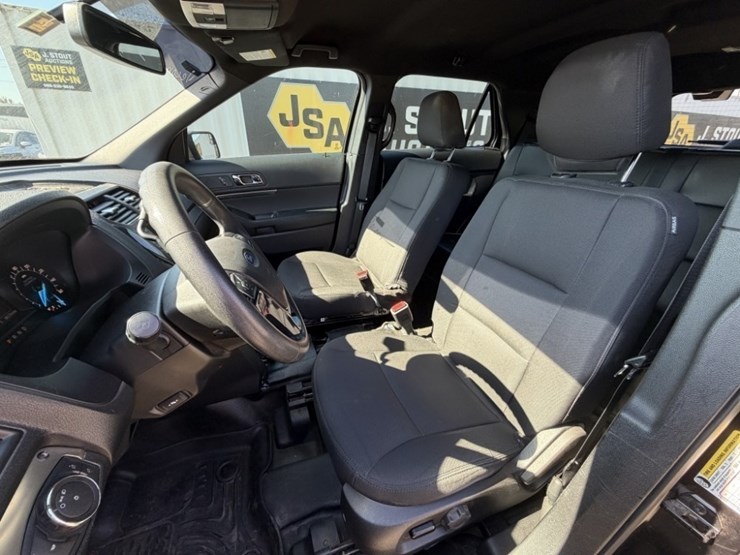 2018-ford-explorer-image-25