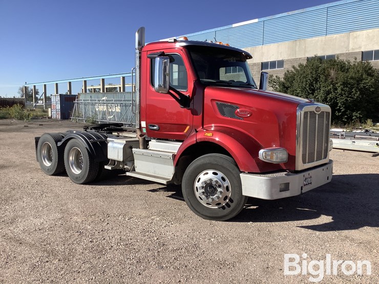2015-peterbilt-567-image-3