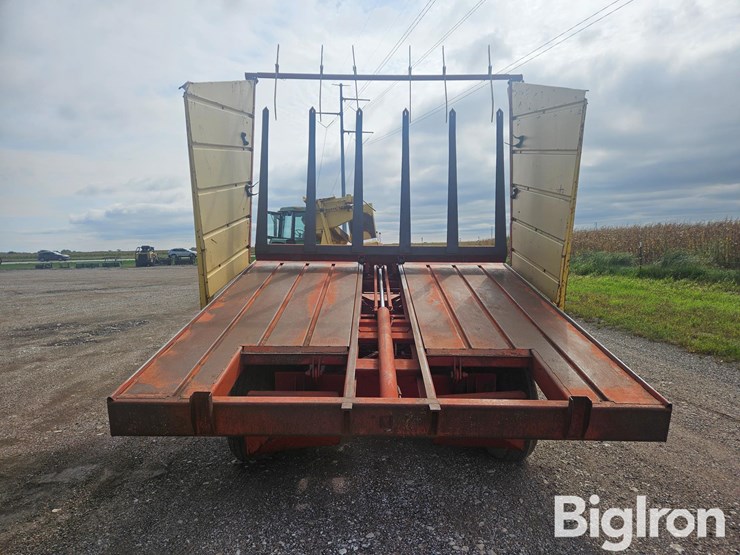 new-holland-1038-image-6