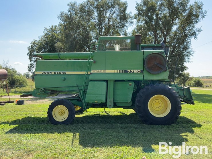 1987-john-deere-7720-titan-ii-image-4