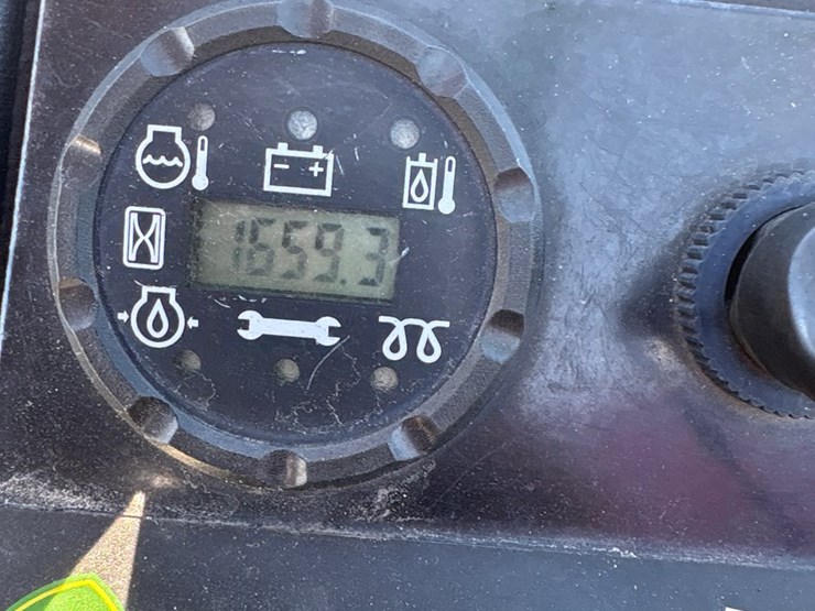 2021-john-deere-2400-image-12