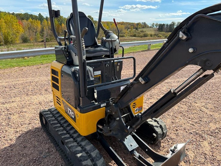 deere-17g-image-11