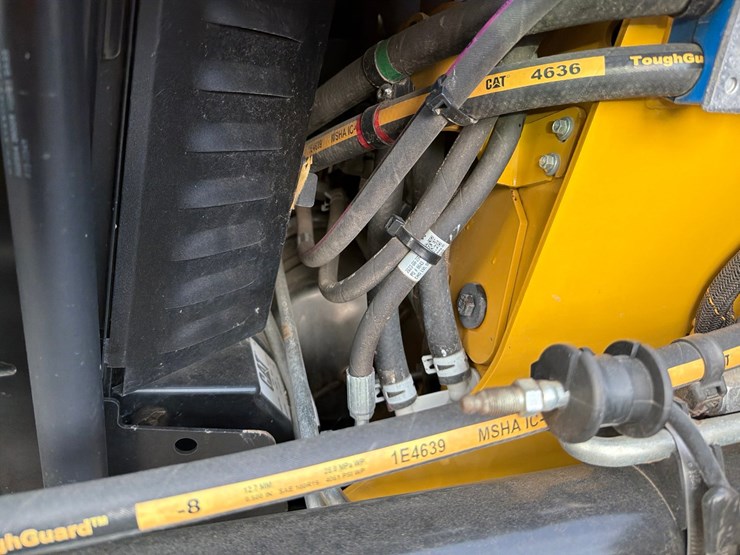 2023-caterpillar-226d3-image-19