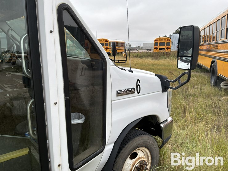 2014-ford-e450-image-16