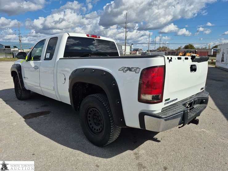 2011-gmc-sierra-1500-image-7