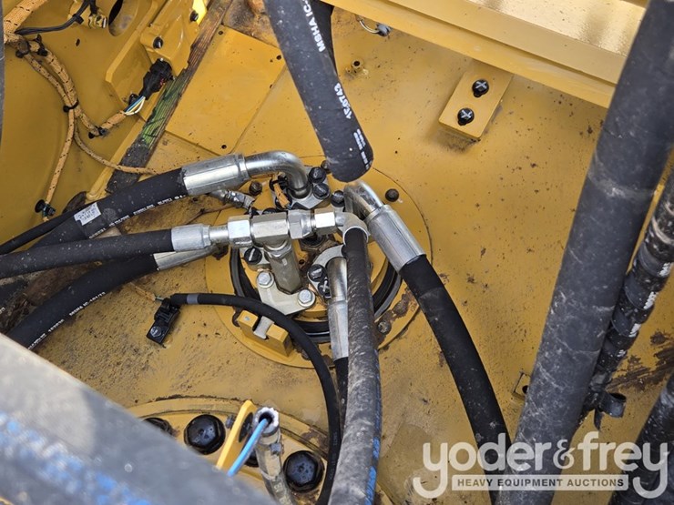 2022-caterpillar-336-image-49
